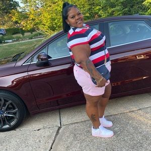 Meet your Posher, Adrienne